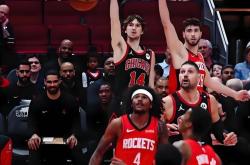 Yabo Sports赛后NBA季后赛焦点战，多伦多猛龙外线爆发，气氛紧张，身体对抗强度拉满的简单介绍