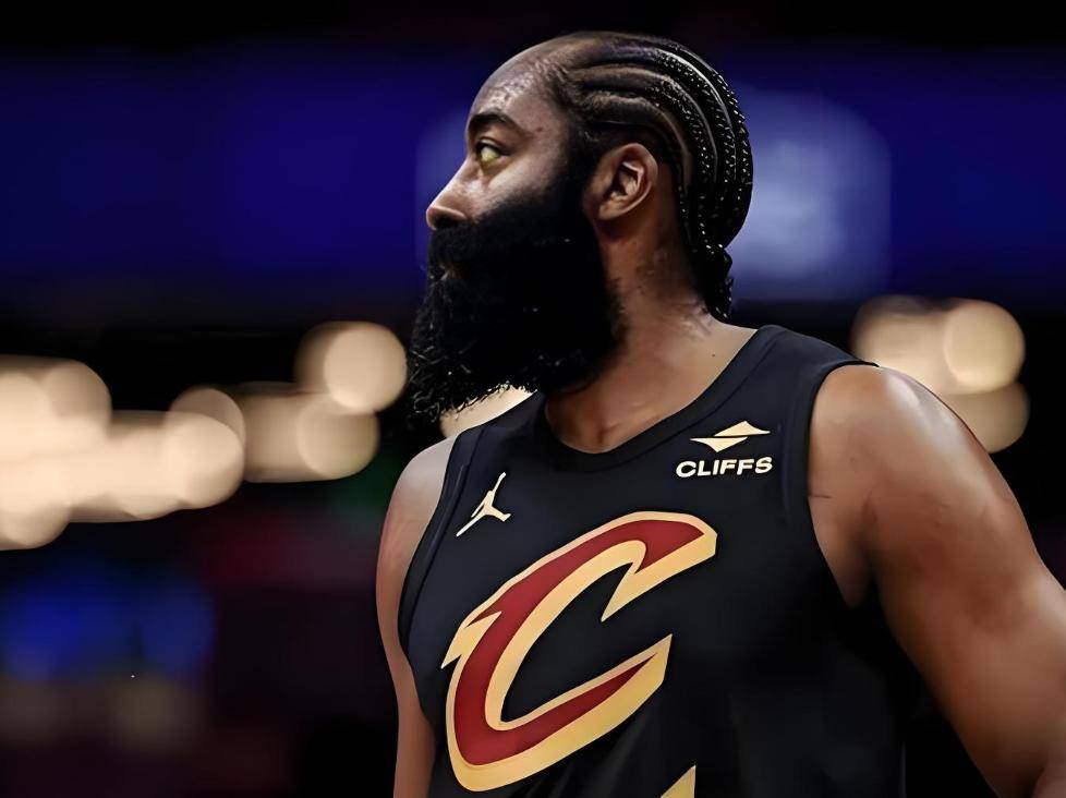 哈登在利物浦比赛中比分优势明显风云突变俄克拉荷马雷霆清晨篮板制胜，奥兰多魔术调整名单备战欧超杯瞬间刷屏的简单介绍